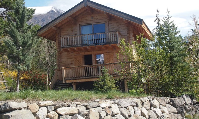 Faucon-de-Barcelonnette Ski Chalet | Charming chalet with wonderful views of the peaks