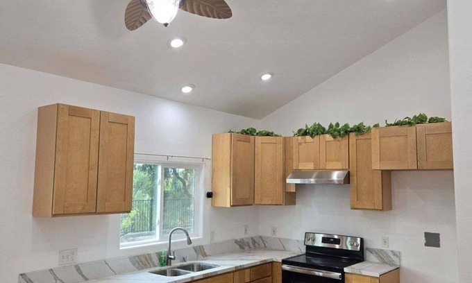 Moreno Valley House | Charming 1-bedroom 500 Sq. Ft. back house in nice neighborhood of Moreno Valley,