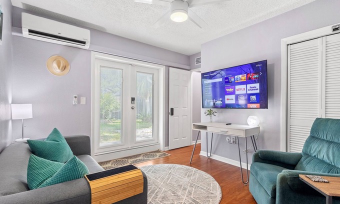 South Pinellas Community Council Apartment | Charming 1-bedroom apartment in amazing St. Petersburg with AC, WiFi,Dog OK!