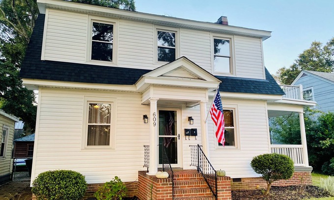 Portsmouth House | Charming 1-Bedroom 1-Bath Unit with Beautiful Riverfront Sunsets in Portsmouth