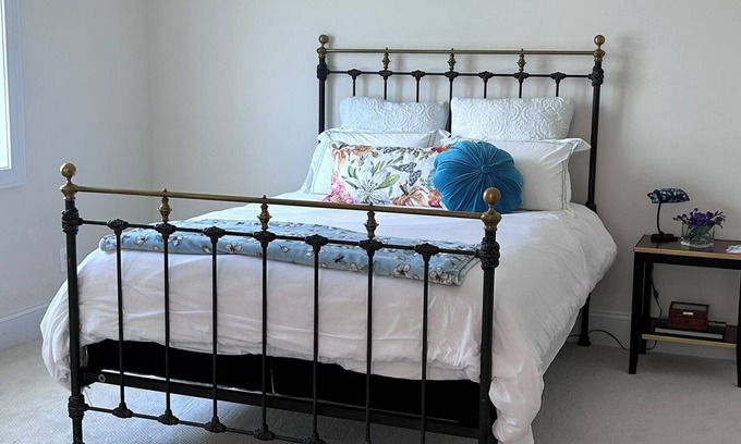 Arlington Apartment | Charming 1-bedroom apartment in fabulous Arlington with AC