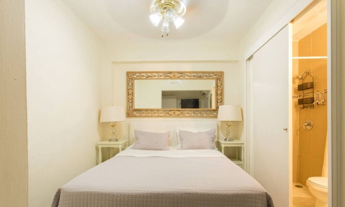 Santurce House | Charming 1 Bedroom Apartment by the Condado Lagoon!