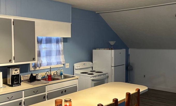 Clinton Apartment | Charming 1-bedroom apartment in Clinton, MS with AC, WiFi. Close to restaurants