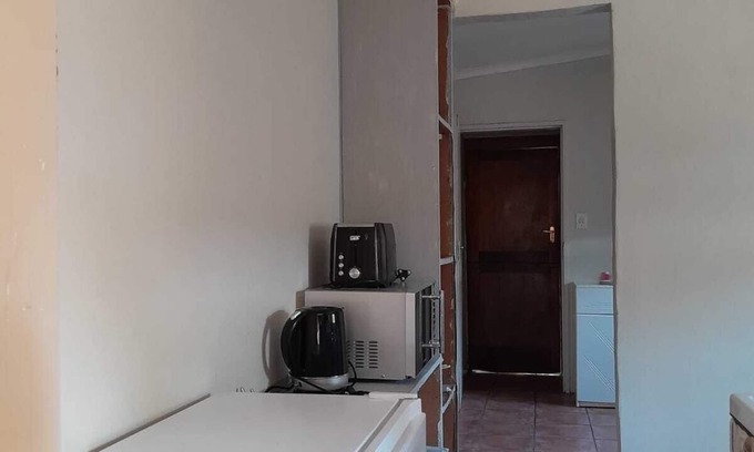 Lyttelton Manor Cottage | Charming 1-bedroom cottage in cool Centurion with WiFi