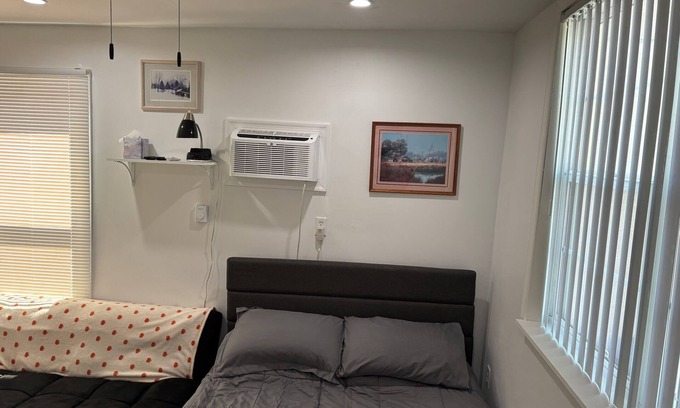 Hanover Cottage | Charming 1-bedroom cottage with AC, WiFi in downtown Hanover, PA