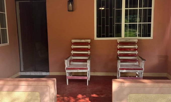 Boston Bay House | Charming 1-Bedroom House in Beautiful Boston Bay with WiFi, AC