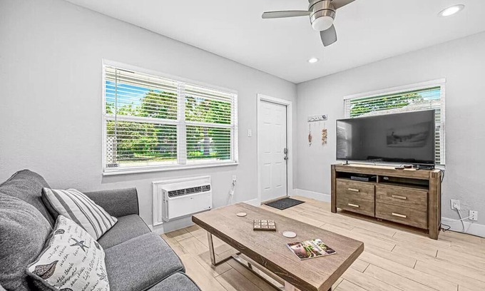 Lantana House | Charming 1-bedroom house near the sandy beaches