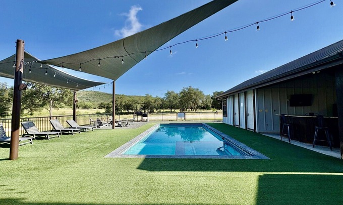 Sabinal House | Charming 1-bedroom pool house in lovely Concan with AC and out door kitchen.