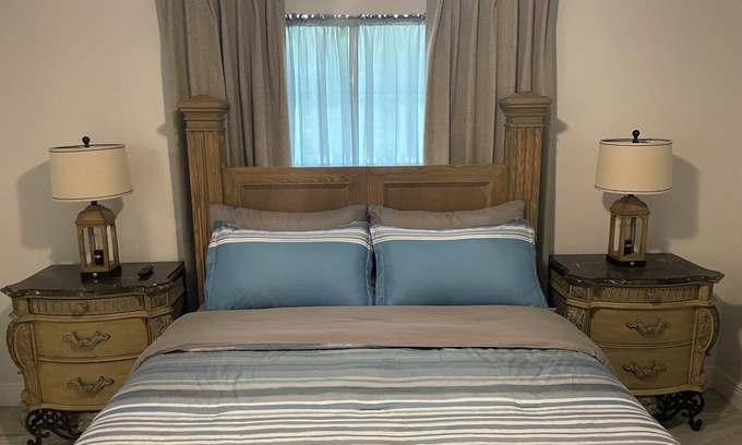 Eisenhower House | Charming 1-bedroom 1 bathroom suite with AC, WiFi in Lehigh Acres