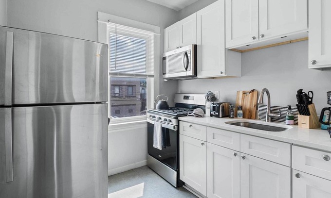 Lowry Hill East Apartment | Charming 1-bedroom apartment with WiFi, AC in wonderful Minneapolis