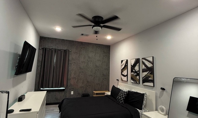 Southeast Houston House | Charming 1-bedroom with fitness room and AC in fantastic Houston