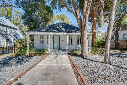 Historic District House | Charming 100-Year-Old Home Less Than 1 Mi to Downtown