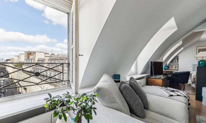 Quartier de la Place-Vendome Apartment | Charming 1BR near Tuileries & Louvre