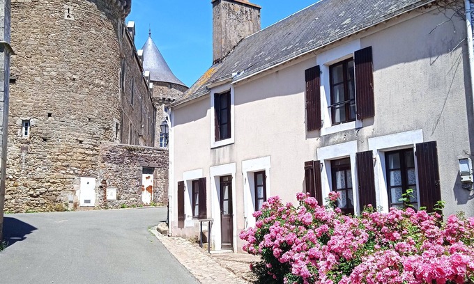 Sille-le-Guillaume House | Charming 2 bed historic house