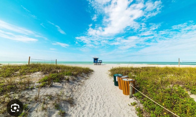 South Venice House | Charming 2-bed 2-bath house with NEW POOL and WiFi, AC in beautiful Venice FL