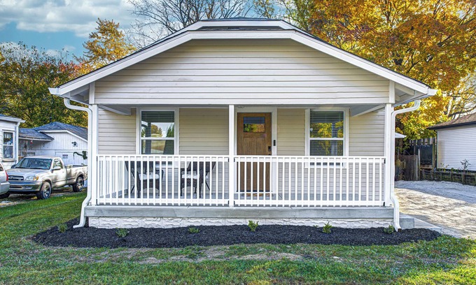 Wayne House | Charming 2-bed home 5 miles to Motor speedway, & 11 miles to Lucas oil stadium.