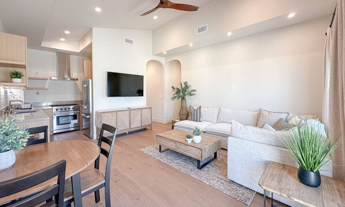 South Redondo House | Charming 2-bedroom house in Redondo Beach with AC