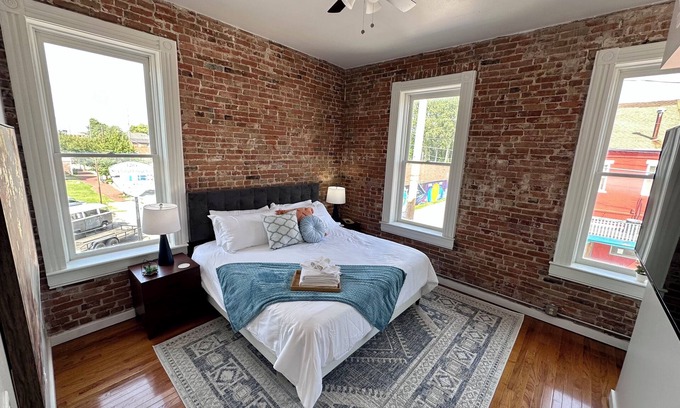 St. Charles Historic District Apartment | Charming 2-Bedroom Apartment in Historic Frenchtown with Modern Amenities