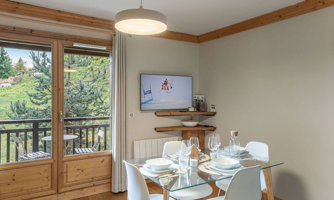 Le Praz Apartment | Charming 2-bedroom apartment with parking and Wifi in Courchevel Le Praz