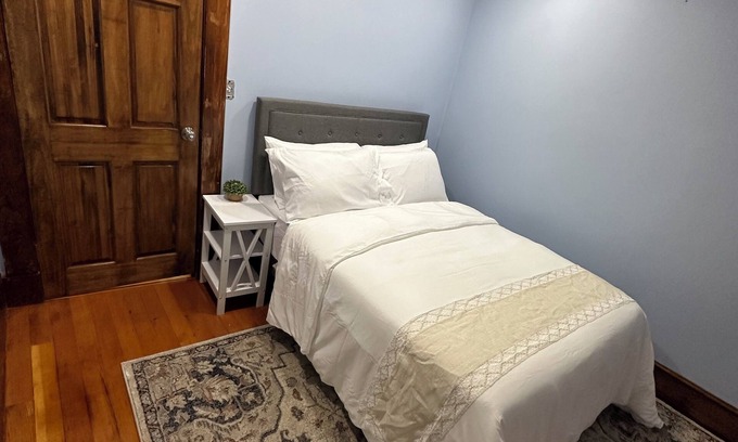 Manchester Apartment | Charming 2-bedroom apartment in brilliant Manchester with AC, WiFi