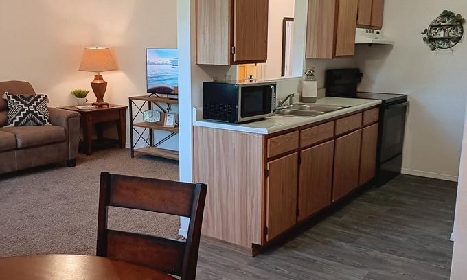 Osawatomie Apartment | Charming 2-bedroom apartment in peaceful Osawatomie Mid Term Stays