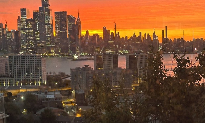 Union City Apartment | Charming 2-bedroom apartment with full kitchen 10-15 mins from NYC Times Sq.