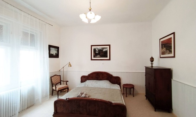 Keszthely Apartment | Charming 2-bedroom apartment in lovely Keszthely with WiFi, washing machine