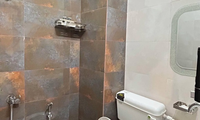 Varanasi House | Charming 2-bedroom apartment in Varanasi with WiFi and AC