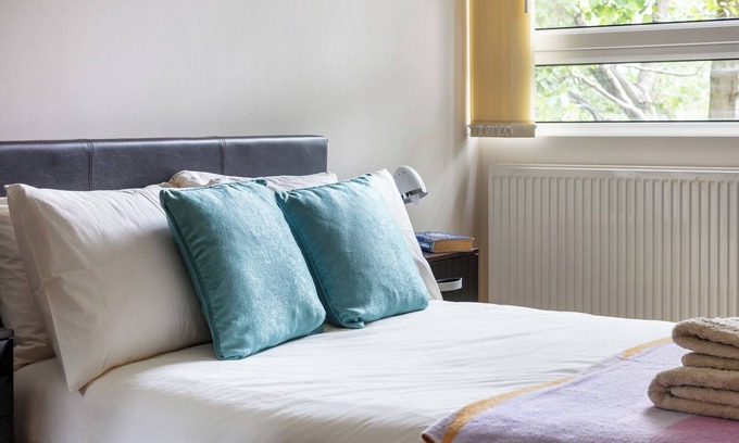 St. Mary's Park Apartment | Charming 2-Bedroom Apartment Steps from Battersea Park