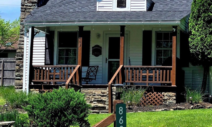 Greentown Cottage | Charming 2-bedroom cottage with AC, WiFi in serene Lake wallenpaupackview access