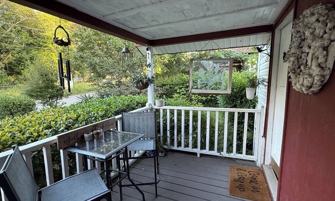 Warrenville Cottage | Charming 2-bedroom cottage 3 miles from Historic downtown Aiken!
