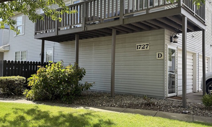 Elkhart Condo | Charming 2-bedroom condo in Elkhart-Great for ND home games-Peaceful Location.