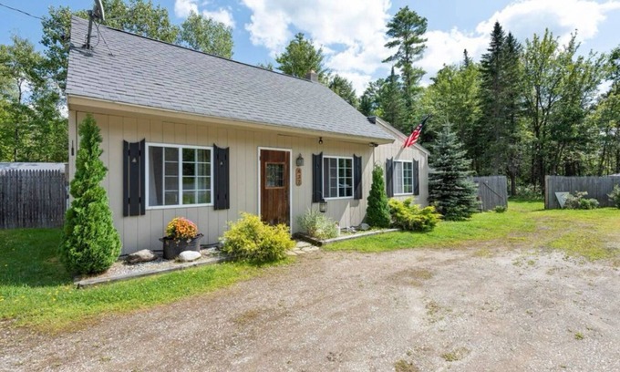 Danbury House | Charming 2-bedroom cottage in Danbury