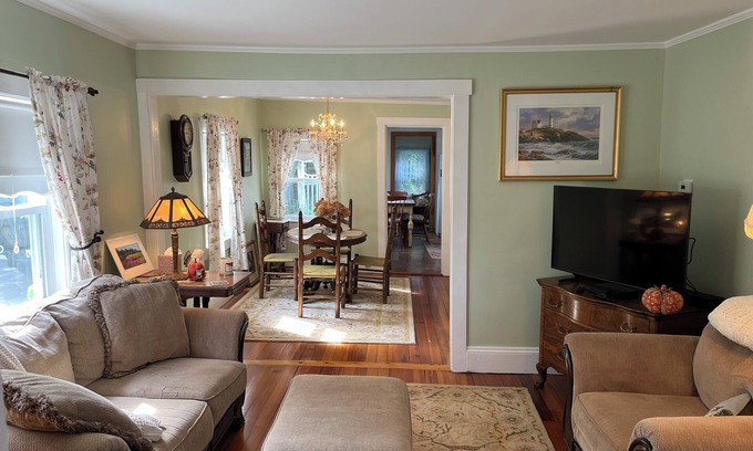 Veazie Cottage | Charming 2-bedroom cottage in tranquil Veazie