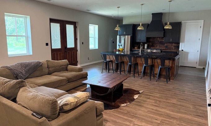 Franklin Other | Charming 2-bedroom farmhouse with AC, fitness room in tranquil Franklin