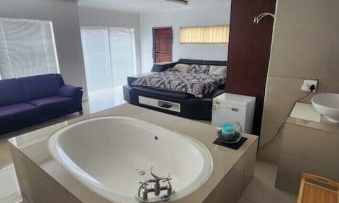 Trawal House | Charming 2-bedroom house in fabulous Cape Town with WiFi