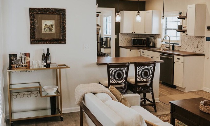 East Memphis House | Charming 2-bedroom house located in the heart of Midtown
