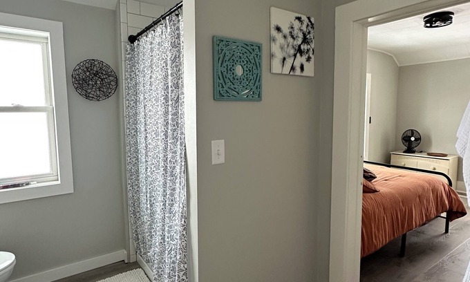 Norwalk House | Charming 2-bedroom house with AC, WiFi in serene Norwalk