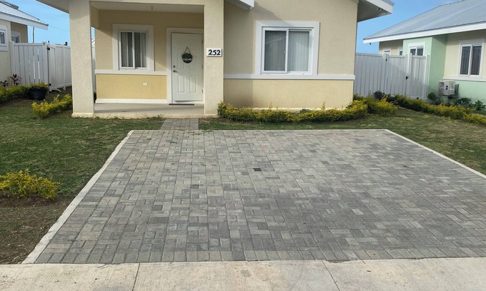 Lucea House | Charming 2-bedroom house with WiFi, fitness room in Lucea