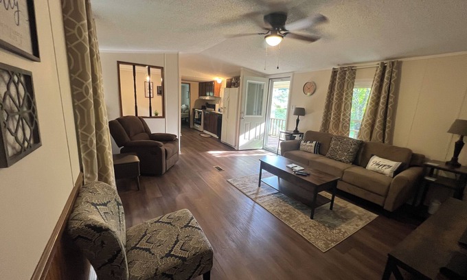 Old Town House | Charming 2-bedroom house with WiFi, AC in fabulous Galax
