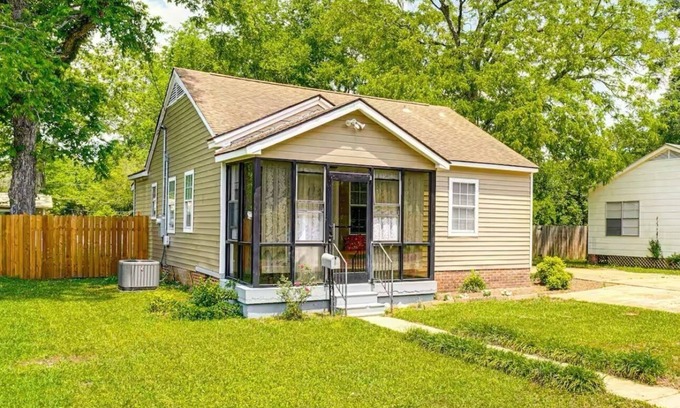 Hattiesburg House | Charming 2-bedroom house in Petal with WiFi, 5min from free splash pad