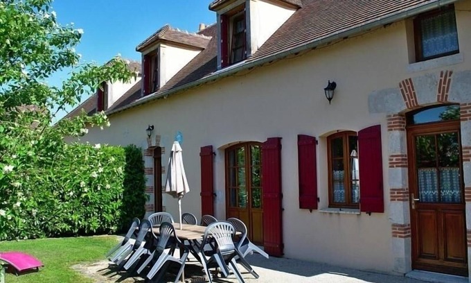 Lorcy Cottage | Charming 2-Bedroom Rural House with Private Terrace Near Fontainebleau
