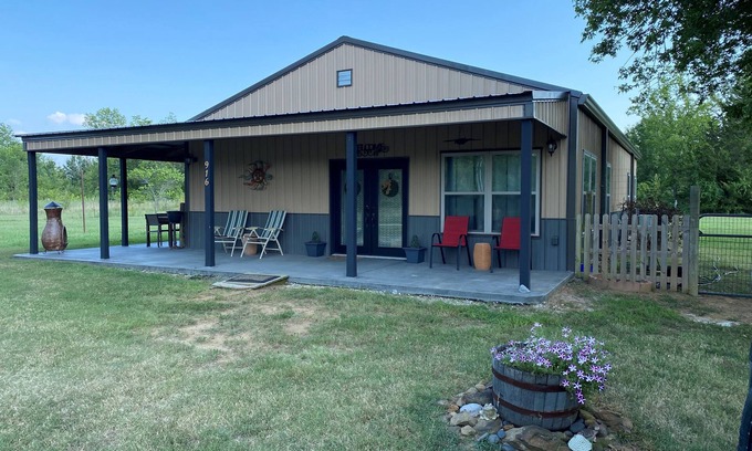 Pryor House | Charming 2-bedroom rural home outside of the city of Pryor Creek