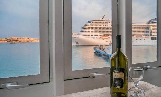 Madliena House | Charming 2 bedroom seaview apartment in Valletta