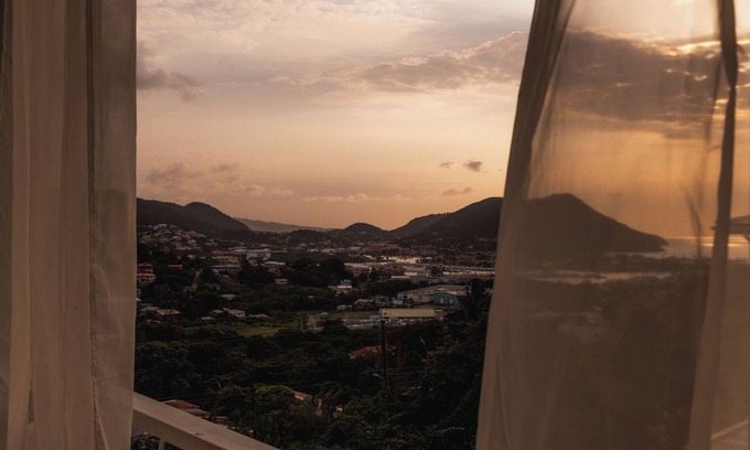 Gros Islet Cottage | Charming 2-bedroom Tropical Cottage with Sunset Views and AC