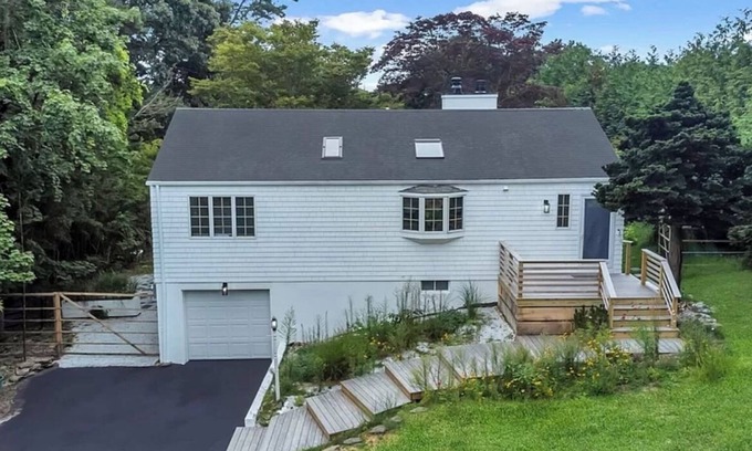Hampton Bays House | Charming 2-bedroom renovated Eco house with WiFi, AC, in Shinnecock Hills