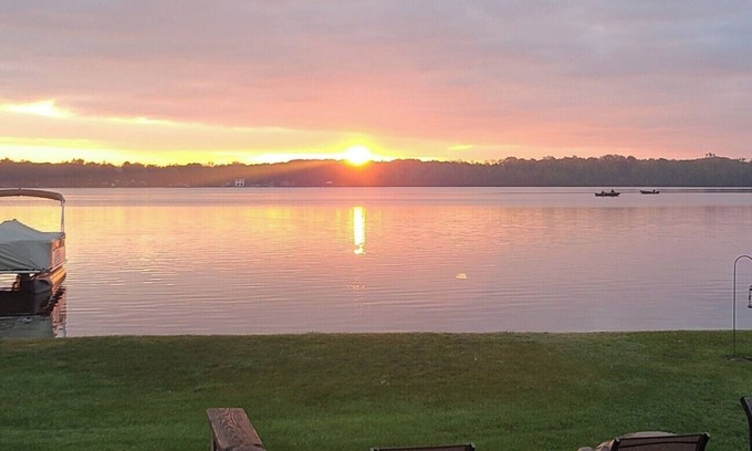 Lake Odessa Cottage | Charming 2-bedroom cottage with AC in Lake Odessa