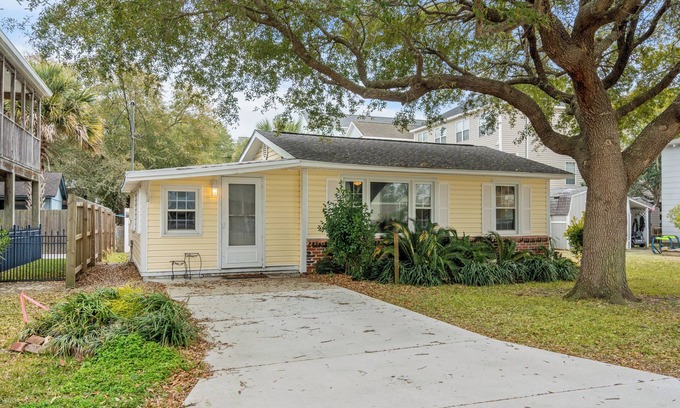 Surfside Beach Cottage | Charming 2-bedroom cottage, walking distance to the beach