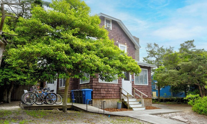 Ocean Bay Park House | Charming 2-Bedroom Beach Cottage in Ocean Bay Park