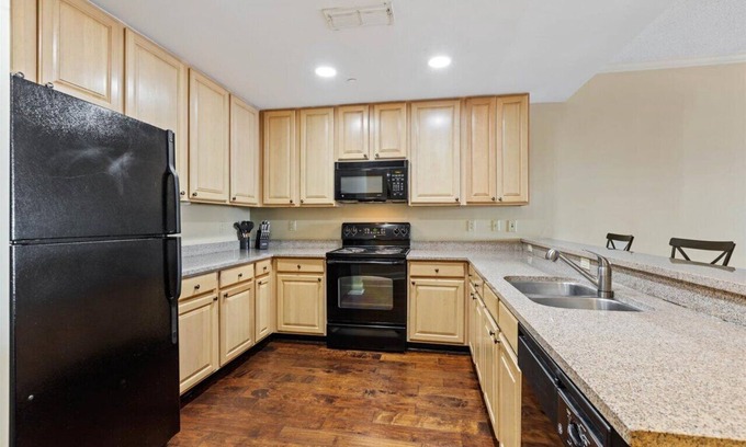 Capitol Hill Condo | Charming 2-bedroom condo in delightful Tallahassee with fitness room, WiFi